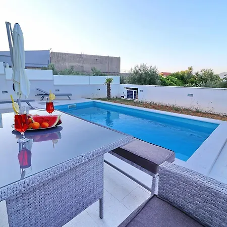 E & D - Four Bedroom With Pool And Patio - D 빌라 Drače