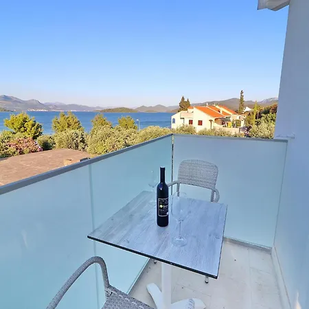 E & D - Four Bedroom With Pool And Patio - D 빌라 Drače