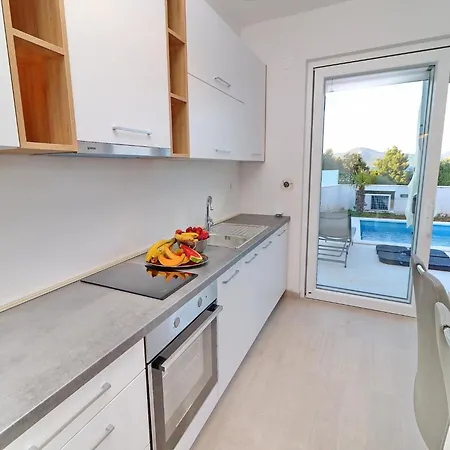 E & D - Four Bedroom With Pool And Patio - D 빌라 *