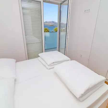 E & D - Four Bedroom With Pool And Patio - D * Drače