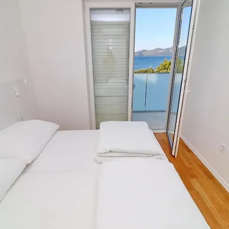 E & D - Four Bedroom With Pool And Patio - D * Drače
