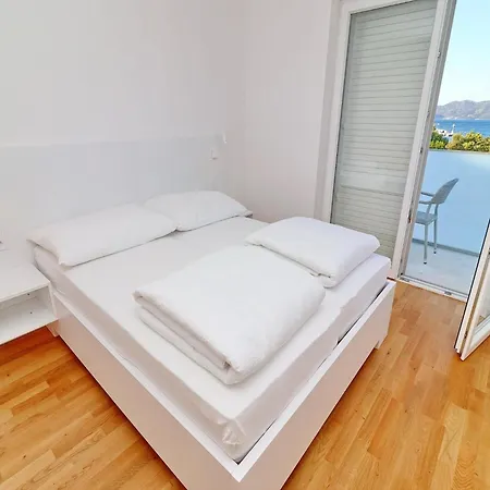 E & D - Four Bedroom With Pool And Patio - D *