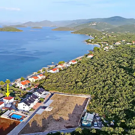 E & D - Four Bedroom With Pool And Patio - D Vila Drace