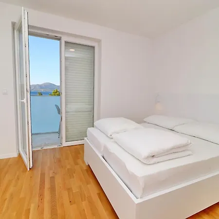E & D - Four Bedroom With Pool And Patio - D Drače