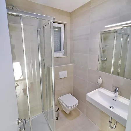 E & D - Four Bedroom With Pool And Patio - D * Drače