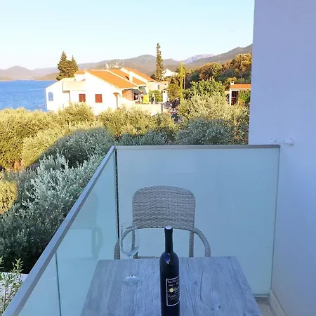 Vila E & D - Four Bedroom With Pool And Patio - D